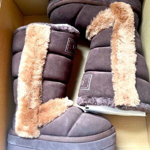 Ugg chillapeak tall BROWN. Brand new never warn. SIZE 8